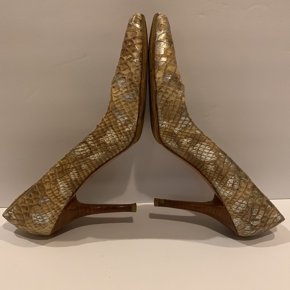 Stuart Weitzman Snakeskin Stilettos Size 9